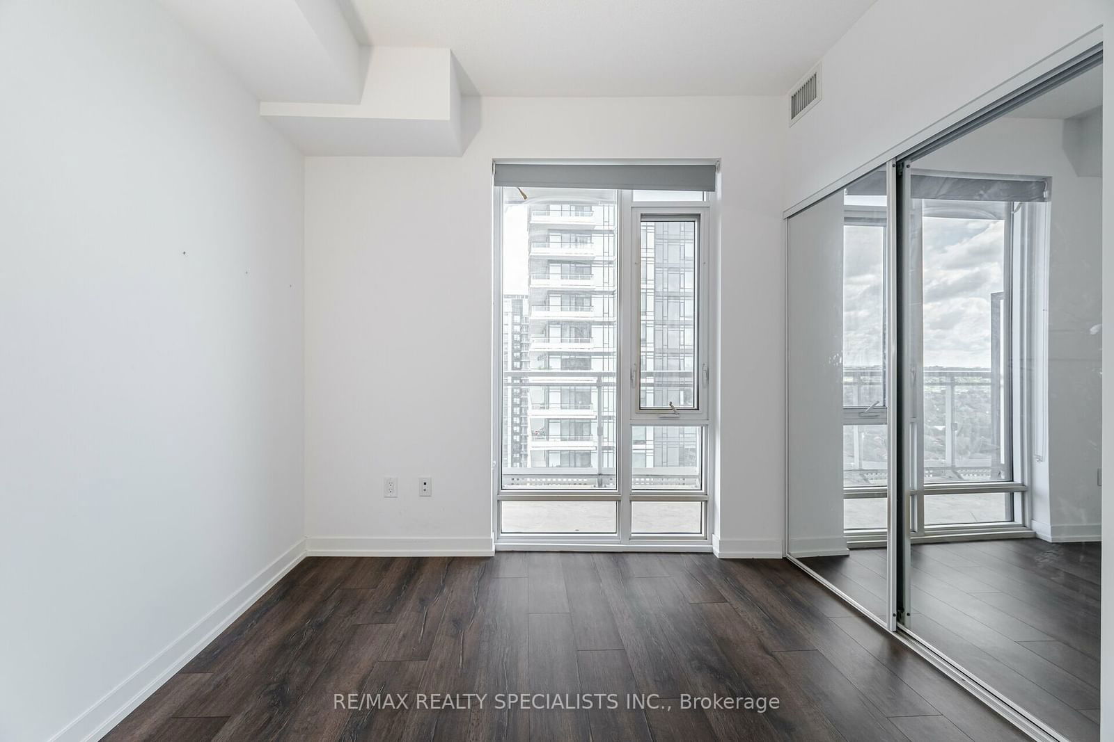 2520 Eglinton Ave, unit 1504 for sale