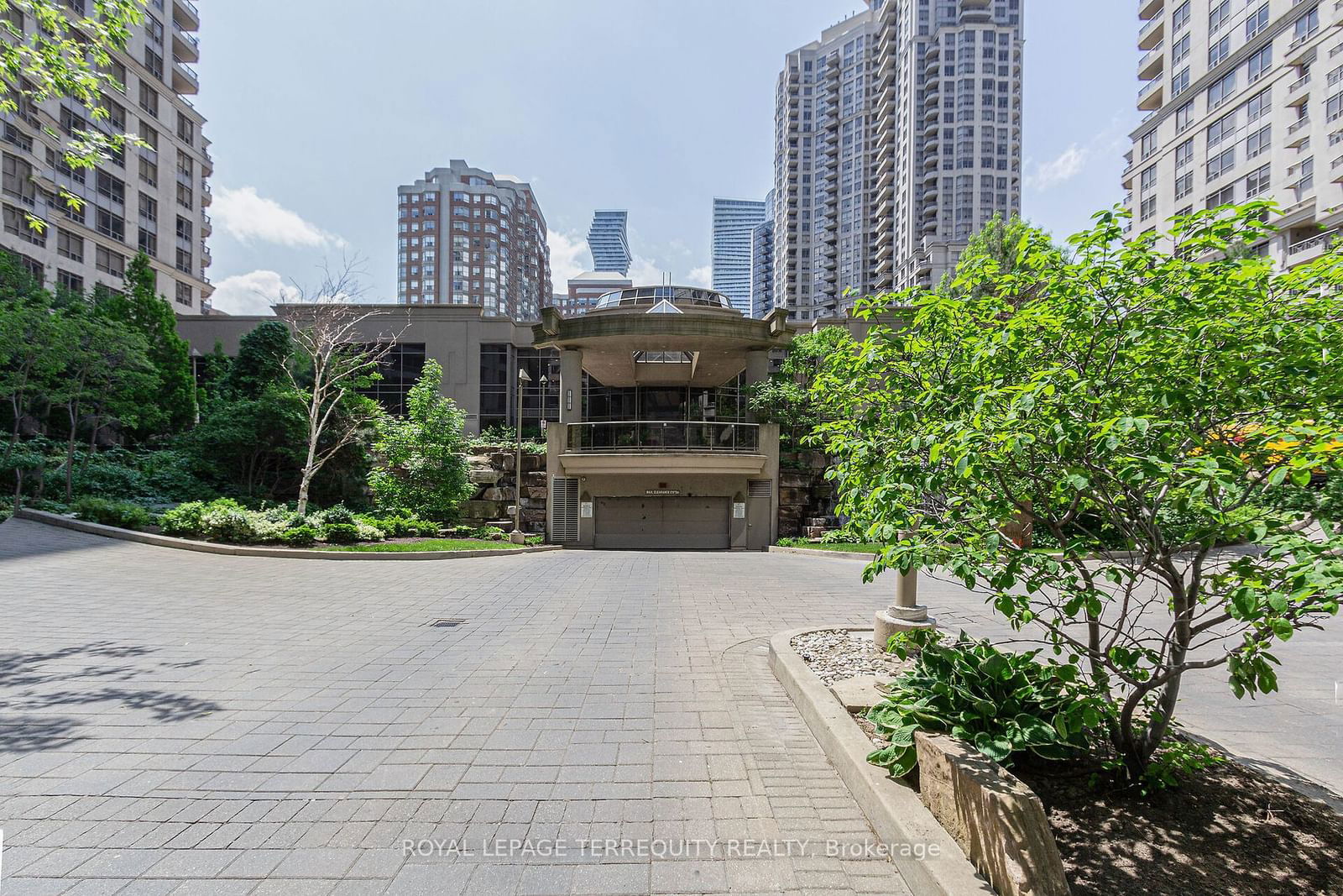 3888 Duke of York Blvd, unit 226 for sale - image #2