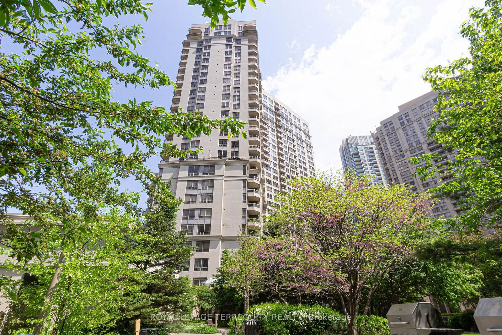 3888 Duke of York Blvd, unit 226 for sale - image #26