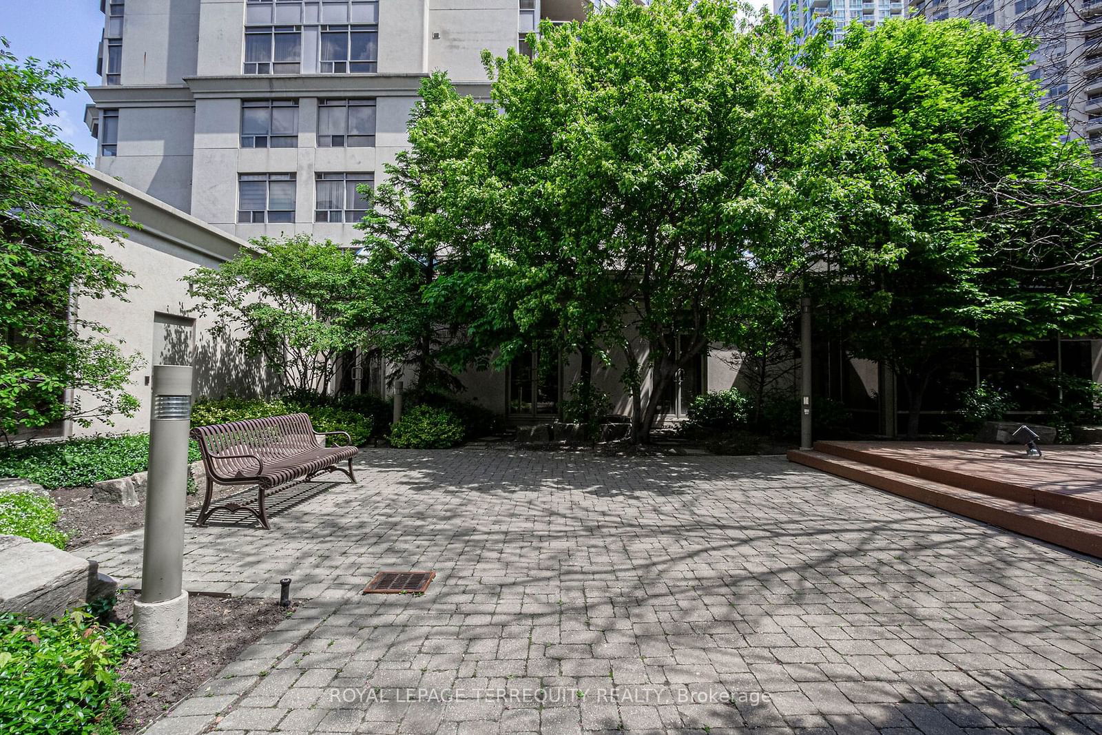 3888 Duke of York Blvd, unit 226 for sale - image #27