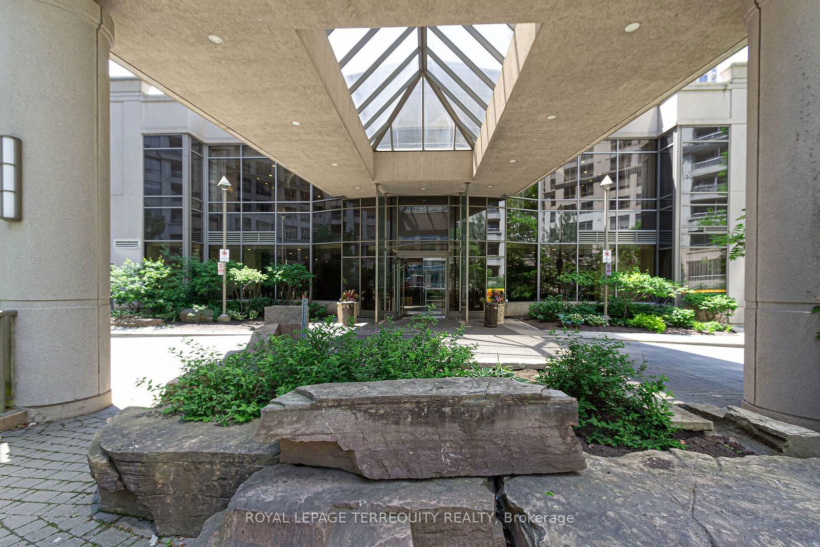 3888 Duke of York Blvd, unit 226 for sale - image #3