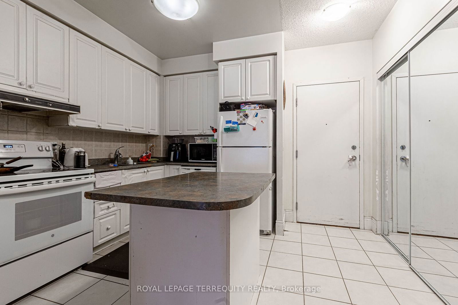 3888 Duke of York Blvd, unit 226 for sale - image #5