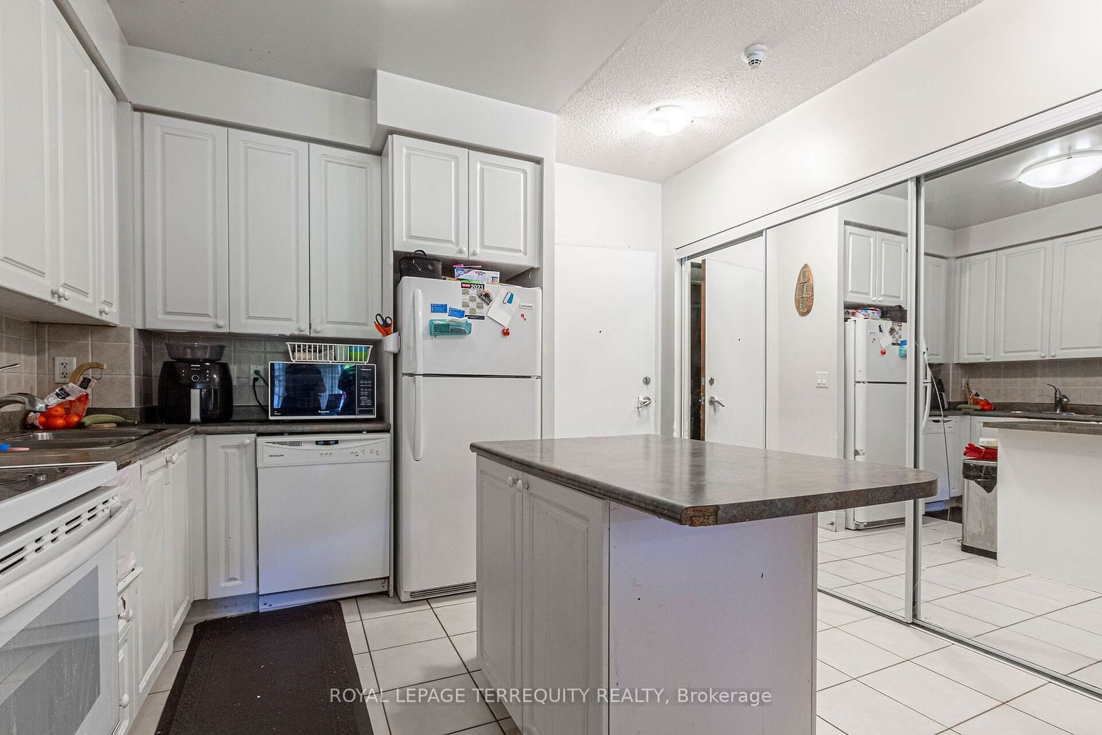 3888 Duke of York Blvd, unit 226 for sale - image #7