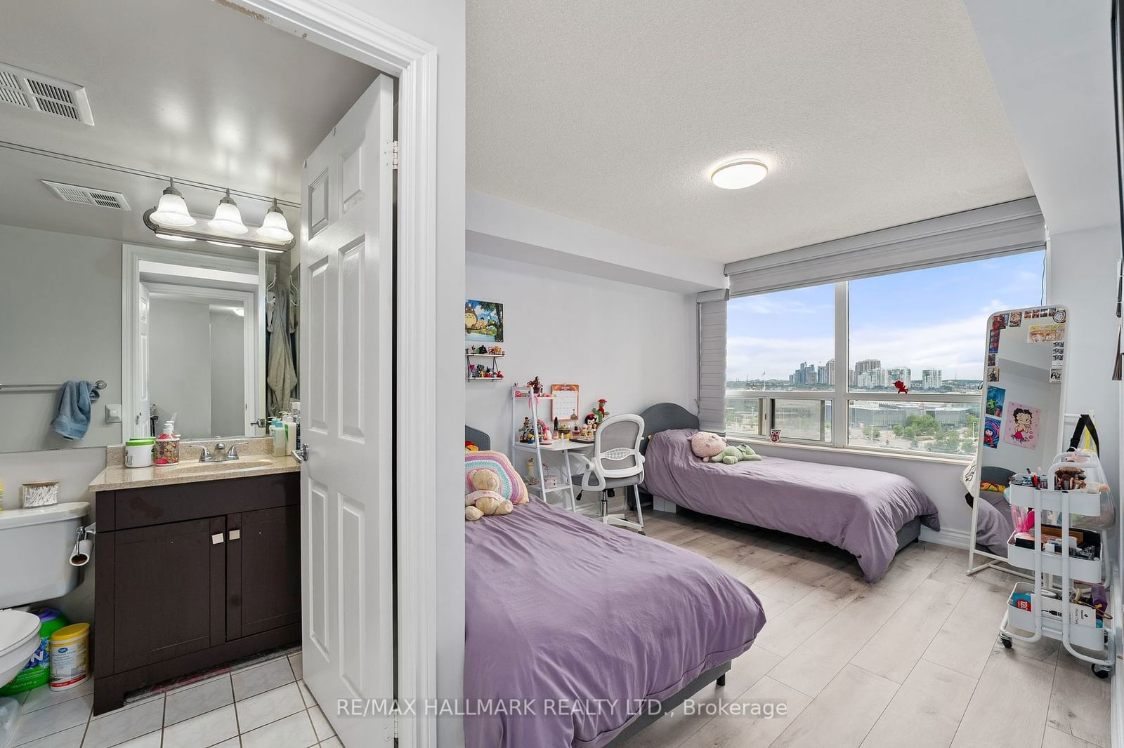 3888 Duke of York Blvd, unit 1222 for sale - image #9