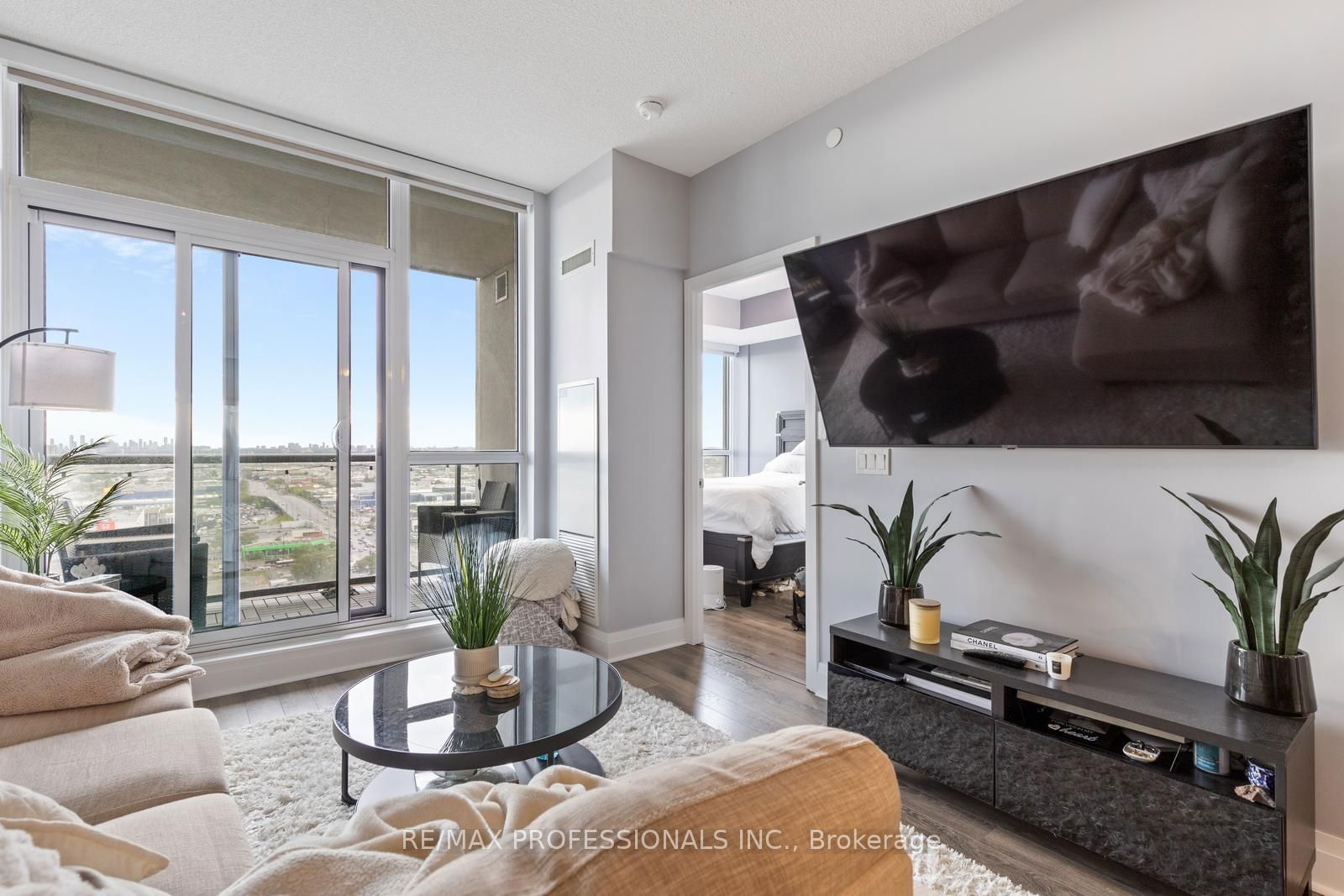 15 Zorra St, unit 2108 for rent - image #7