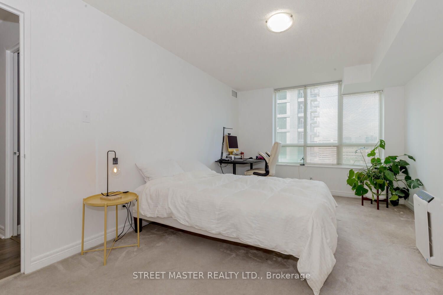 156 Enfield Pl, unit 1802 for sale