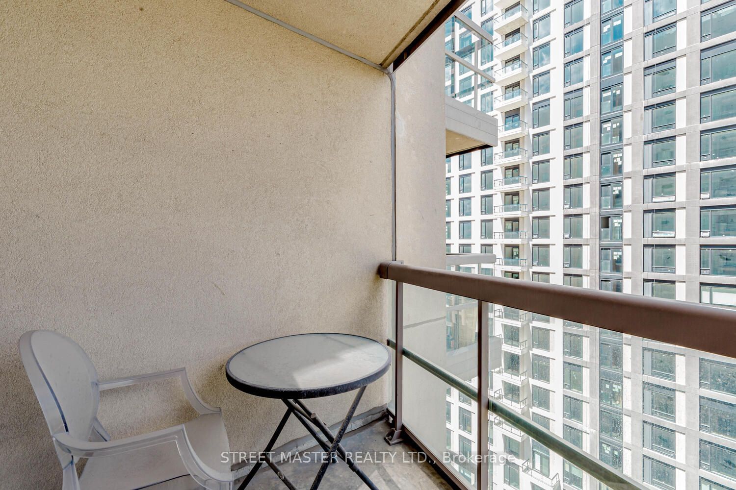 156 Enfield Pl, unit 1802 for sale