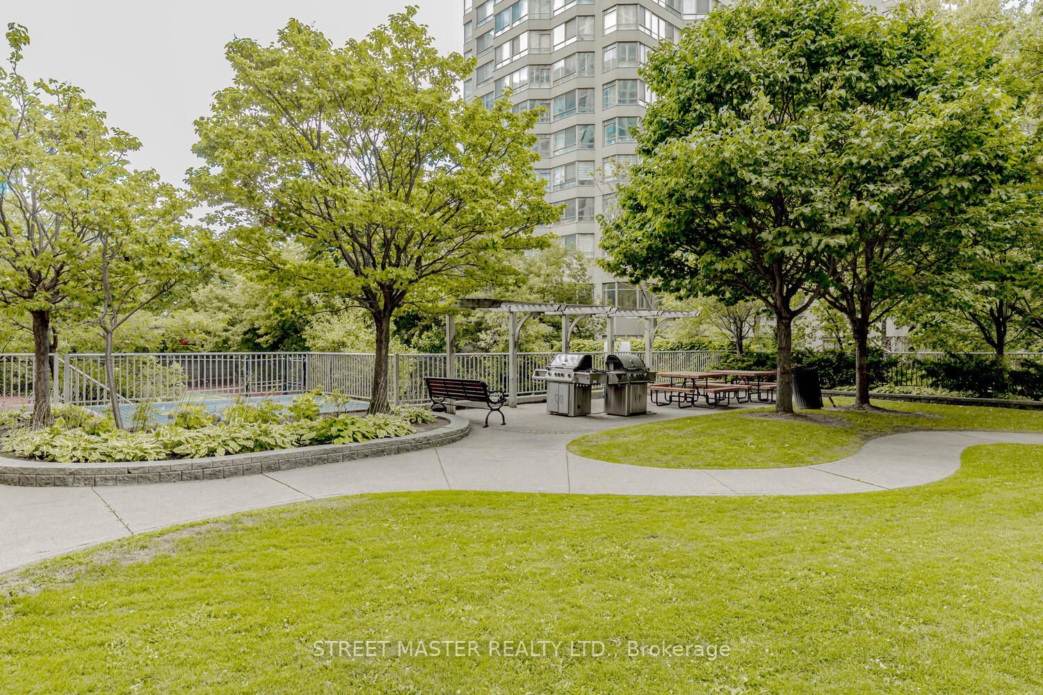 156 Enfield Pl, unit 1802 for sale - image #35