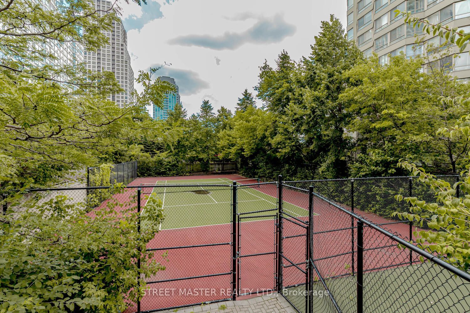 156 Enfield Pl, unit 1802 for sale - image #37