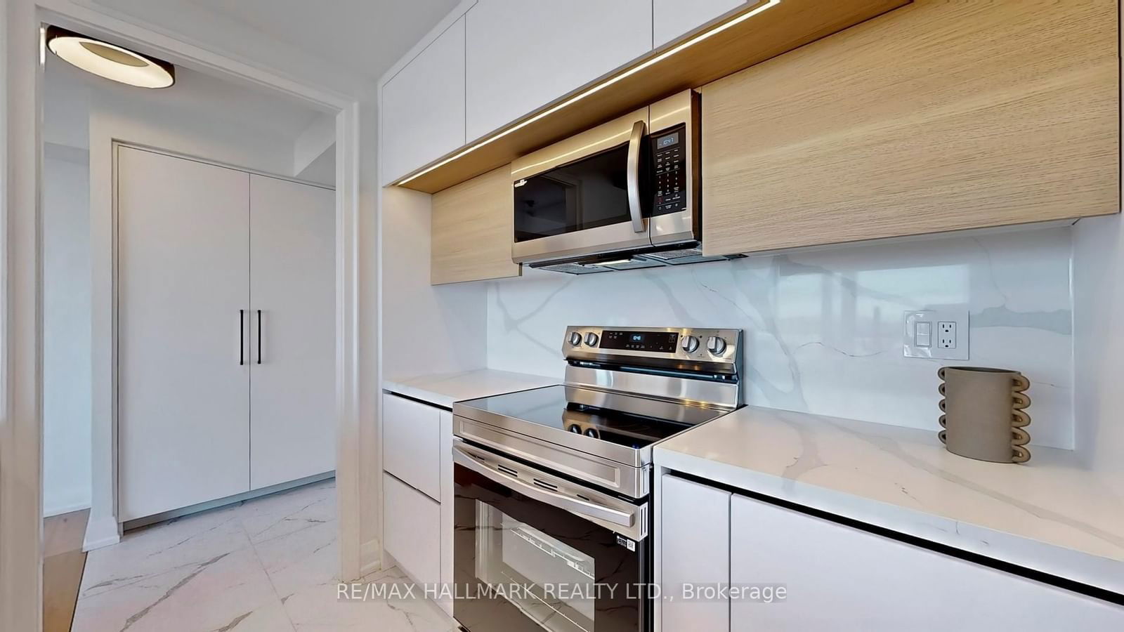 3077 Weston Rd, unit 1811 for sale - image #10