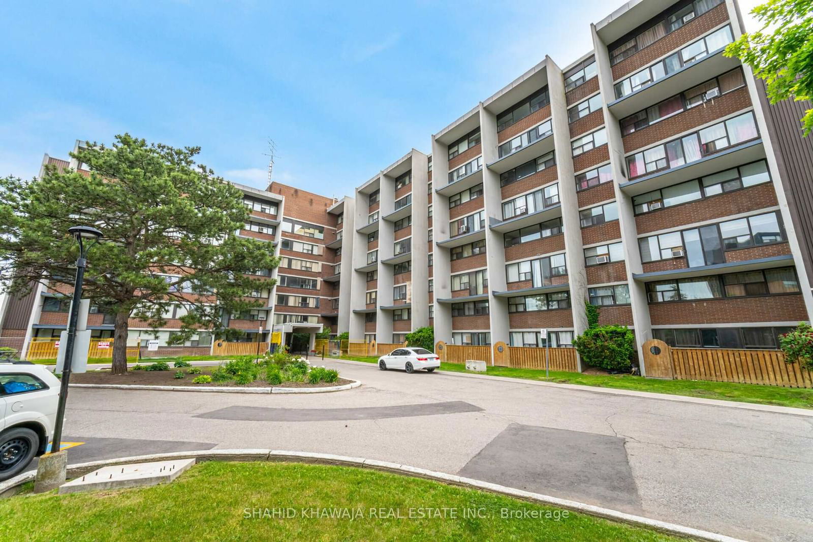 2121 Roche Crt, unit 721 for sale - image #2