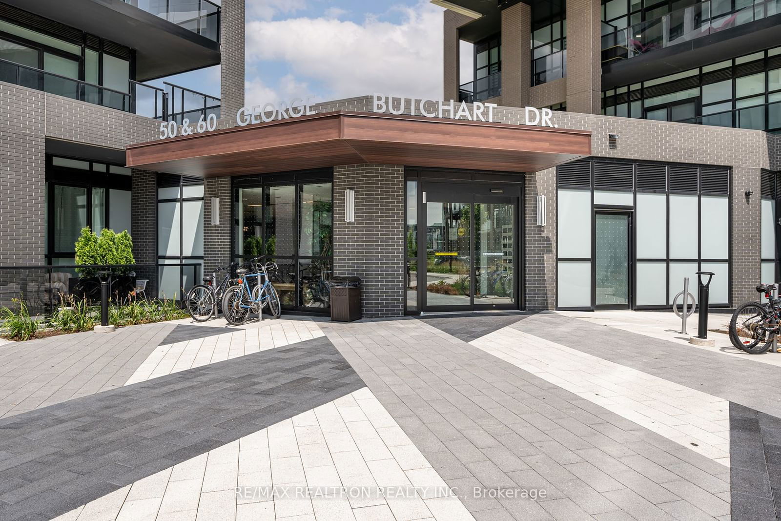 50 George Butchart Dr, unit 505 for sale - image #3