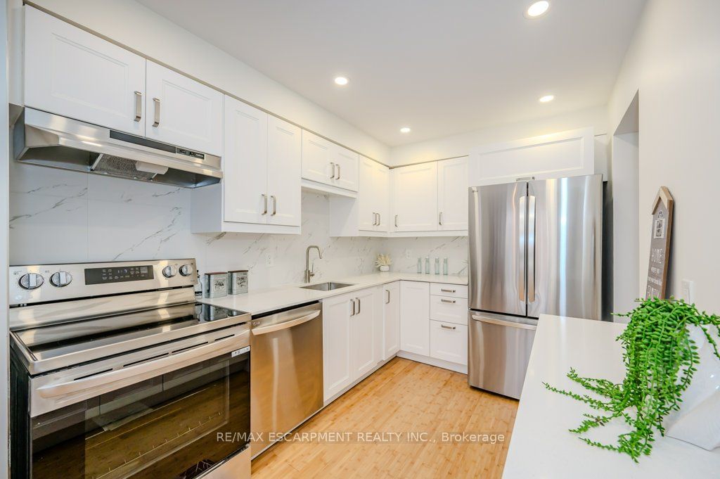 5219 Banting Crt, unit 77 for sale - image #12