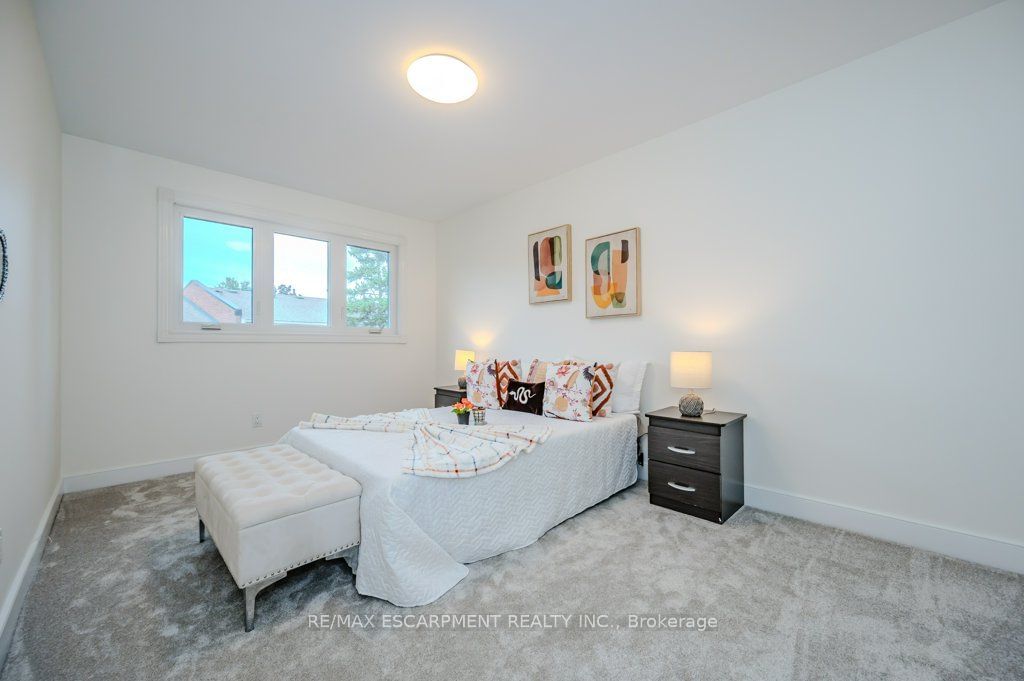 5219 Banting Crt, unit 77 for sale