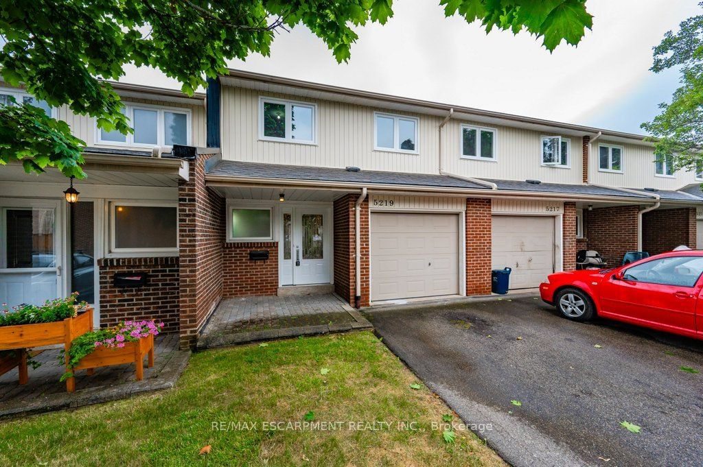 5219 Banting Crt, unit 77 for sale