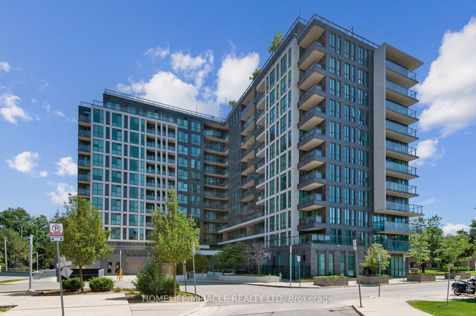 80 Esther Lorrie Dr, unit 607 for sale - image #1