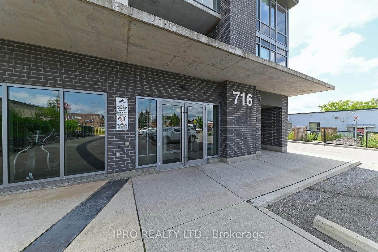 716 Main St E, unit 302 for sale