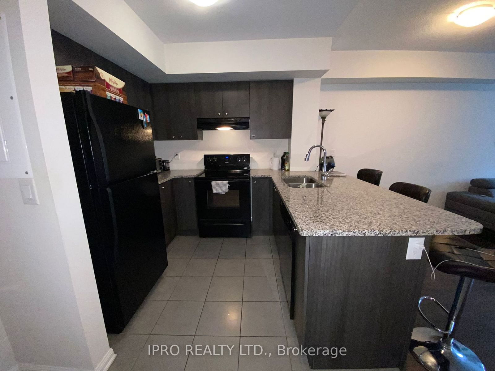 60 Baycliffe Cres, unit 112 for rent - image #2