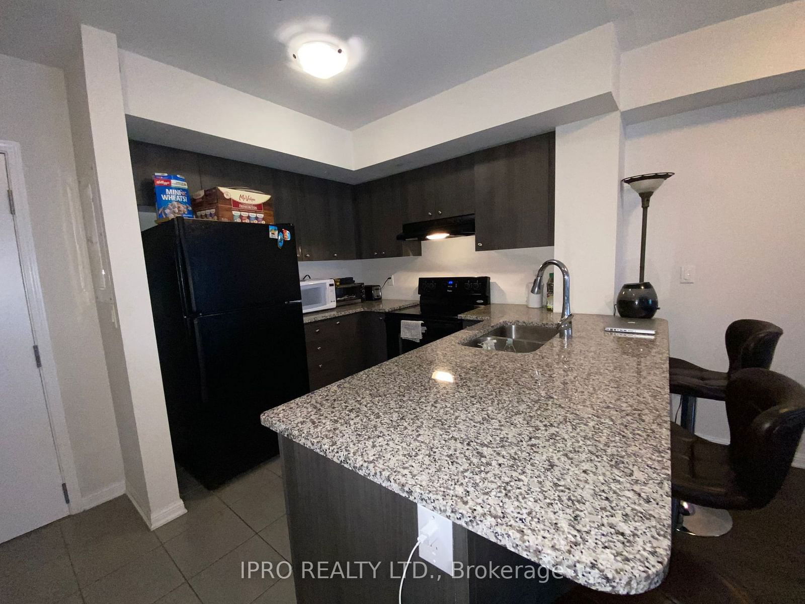 60 Baycliffe Cres, unit 112 for rent - image #3