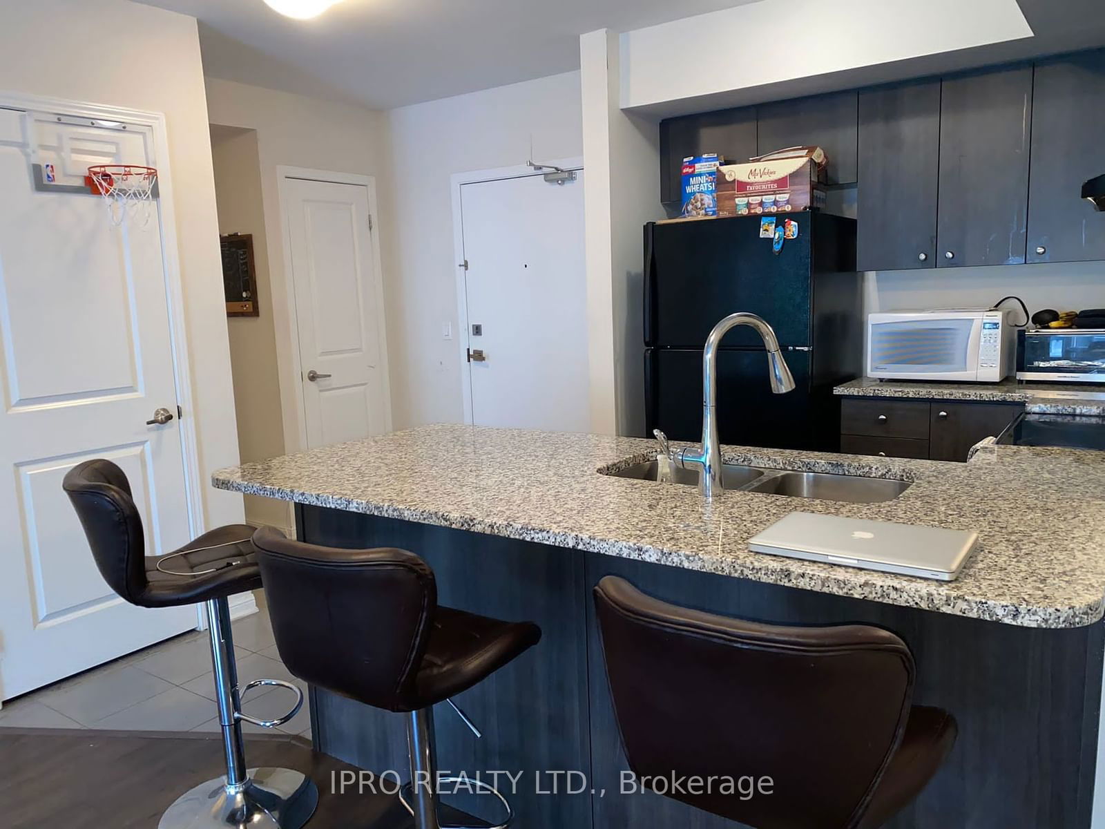 60 Baycliffe Cres, unit 112 for rent - image #5