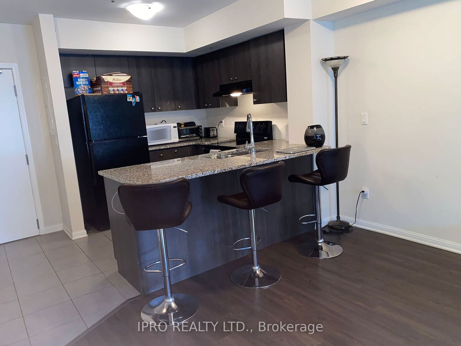 60 Baycliffe Cres, unit 112 for rent - image #6