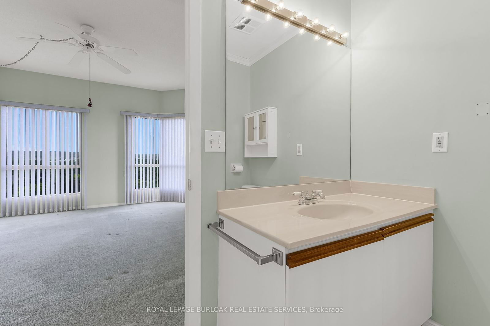 1201 North Shore Blvd E, unit 1105 for sale - image #11