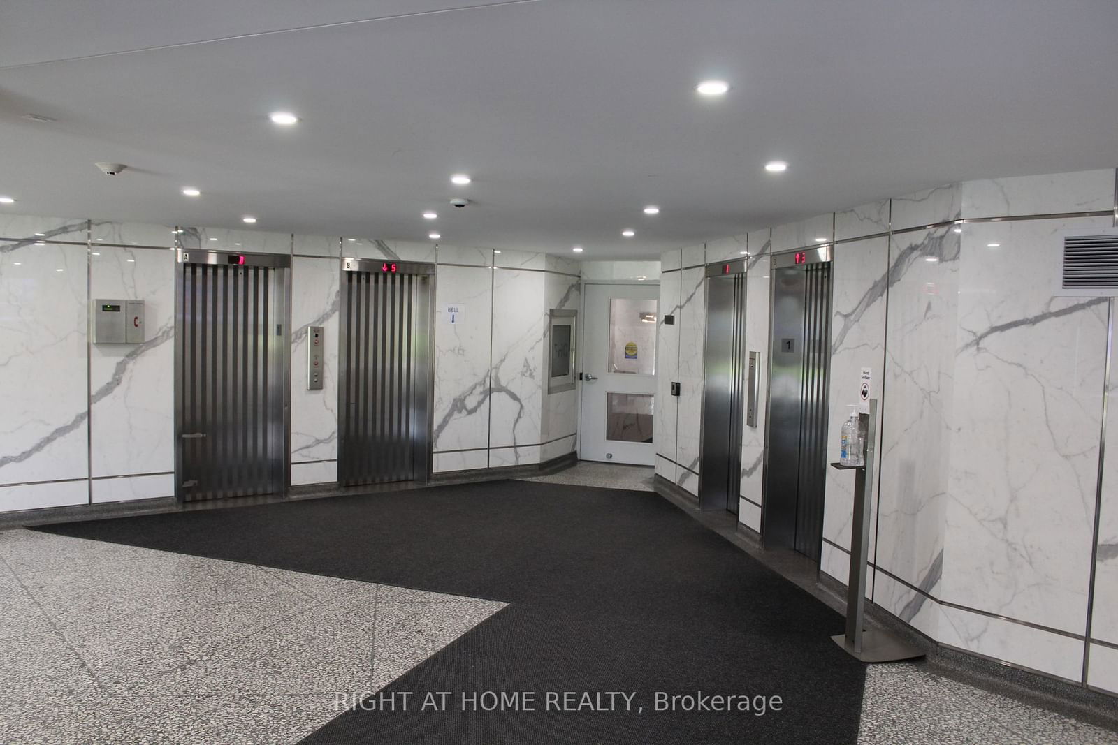 451 The West Mall, unit 920 for sale - image #2