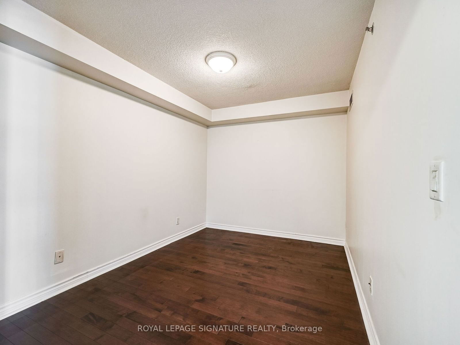 350 Princess Royal Dr, unit 906 for sale - image #8