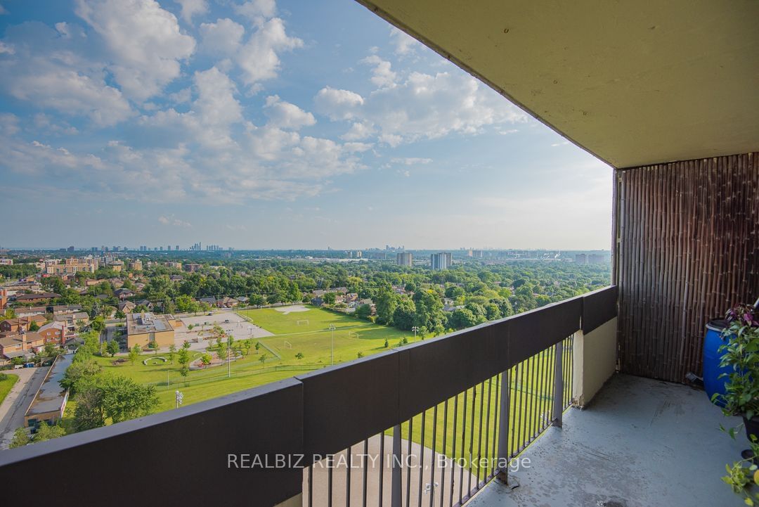 Lawrence Square Condos, North York, Toronto