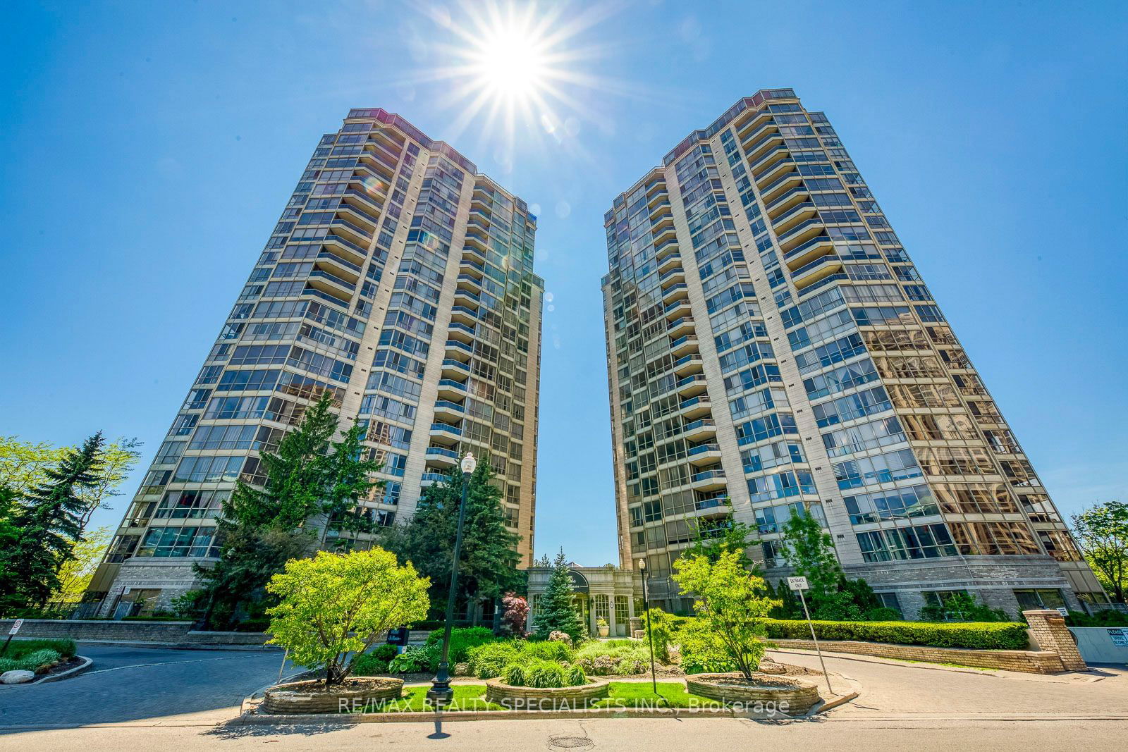 55 Kingsbridge Garden Circ W, unit 104 for sale - image #1