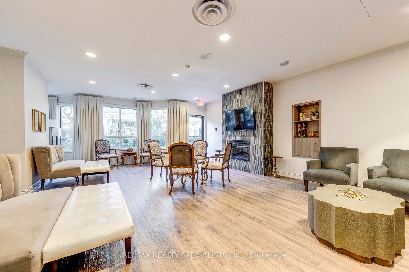 55 Kingsbridge Garden Circ W, unit 104 for sale - image #37