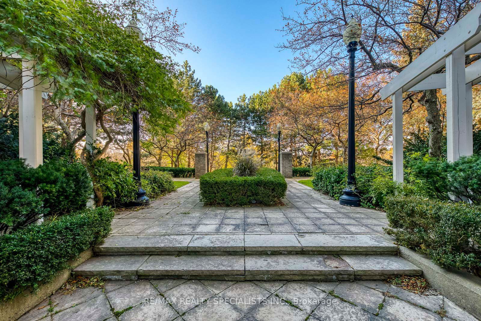 55 Kingsbridge Garden Circ W, unit 104 for sale - image #40