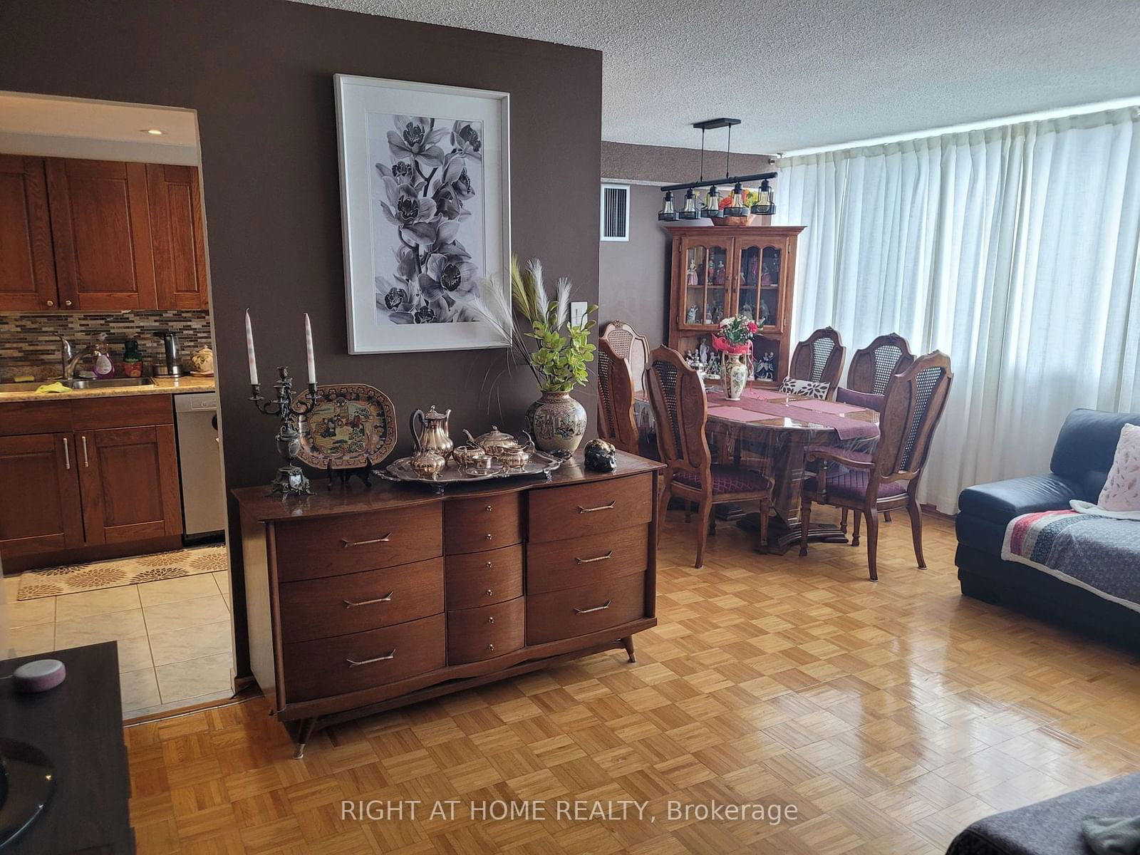 3590 Kaneff Cres, unit 1011 for sale - image #10