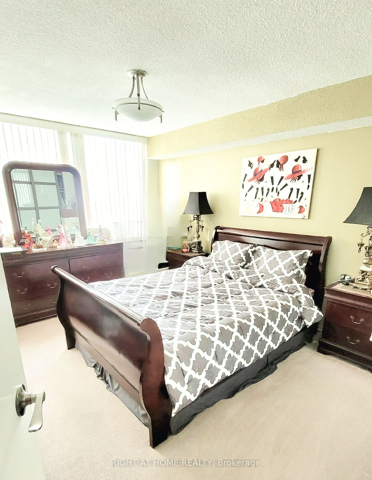 3590 Kaneff Cres, unit 1011 for sale - image #17