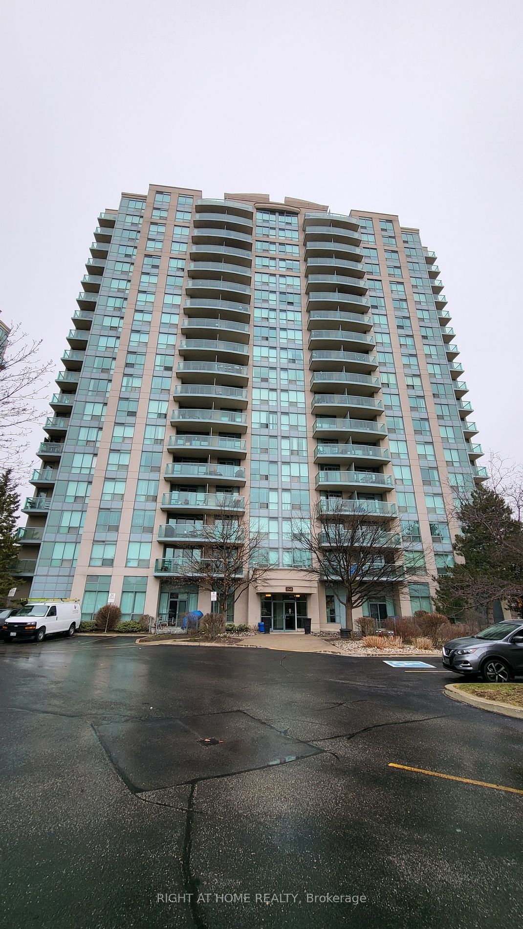 2545 Erin Centre Blvd, unit 1704 for sale - image #1