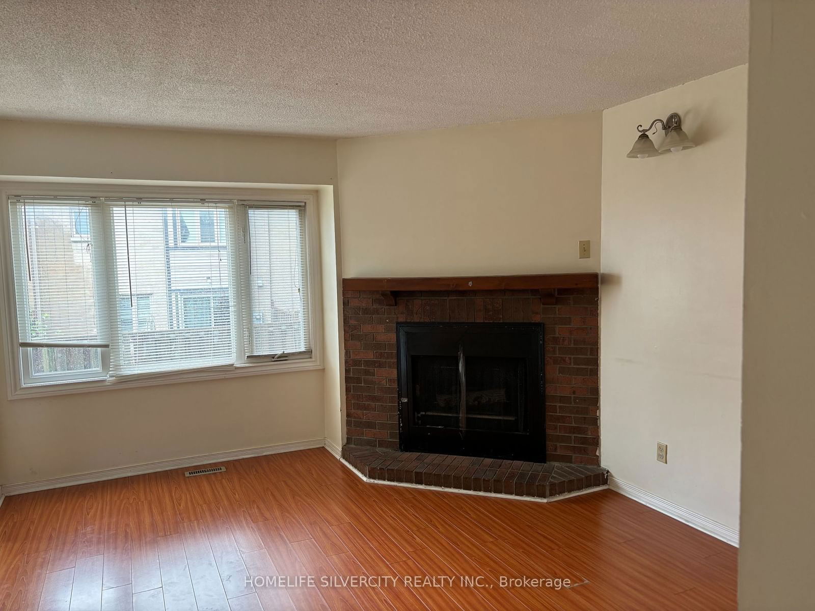 2275 Credit Valley Rd, unit 40 for rent - image #6