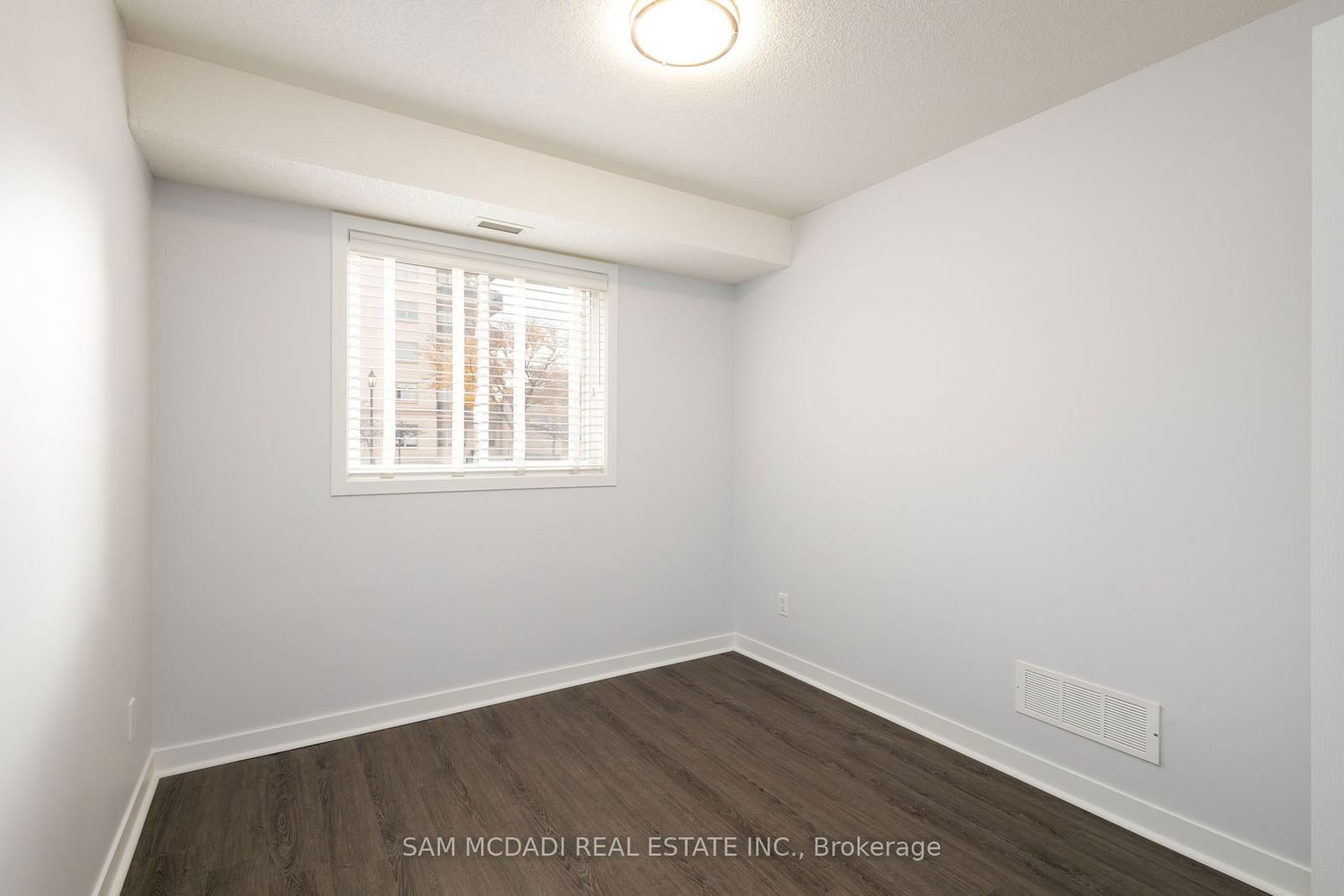 4 Dayspring Circ, unit 102 for rent - image #13