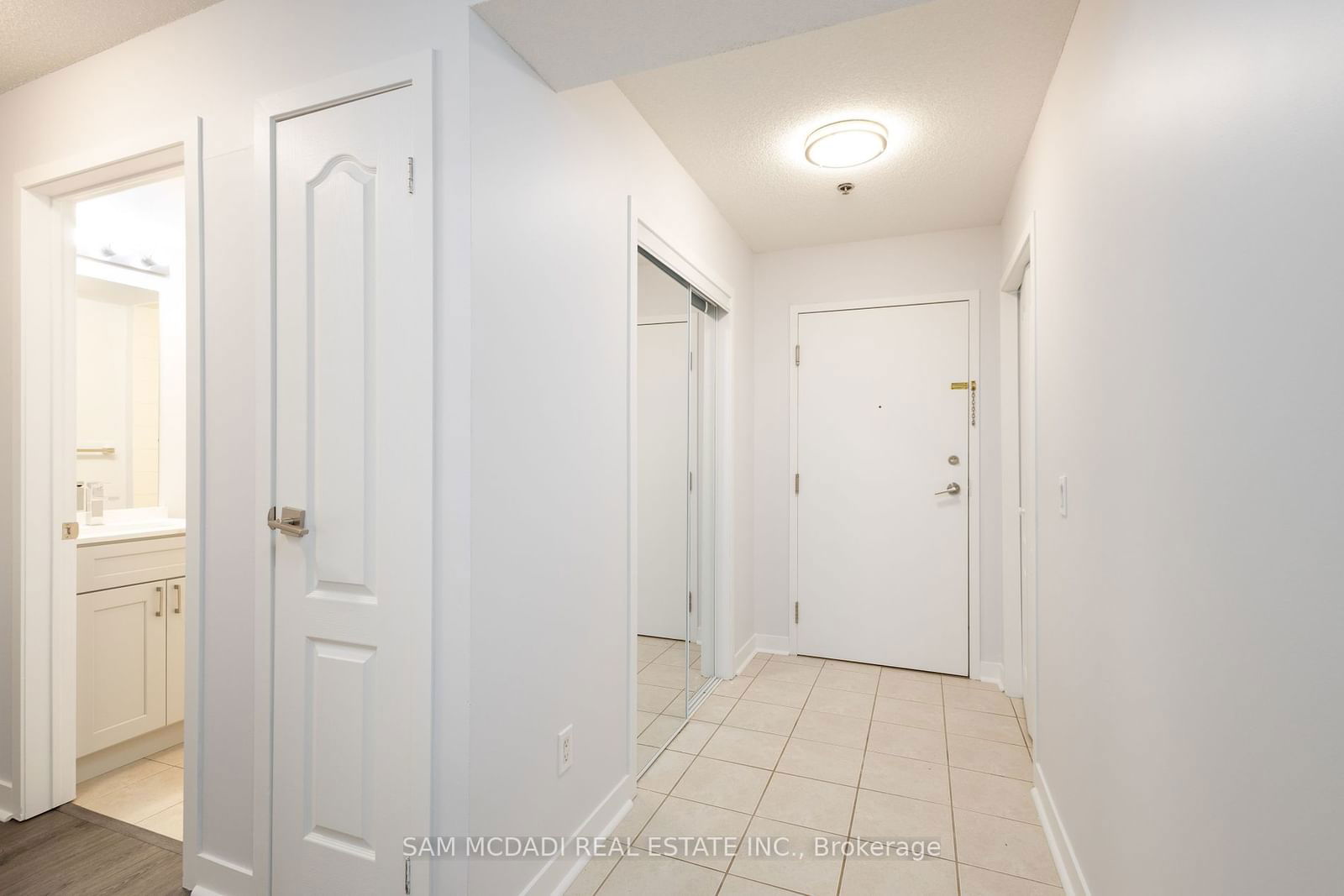 4 Dayspring Circ, unit 102 for rent - image #4