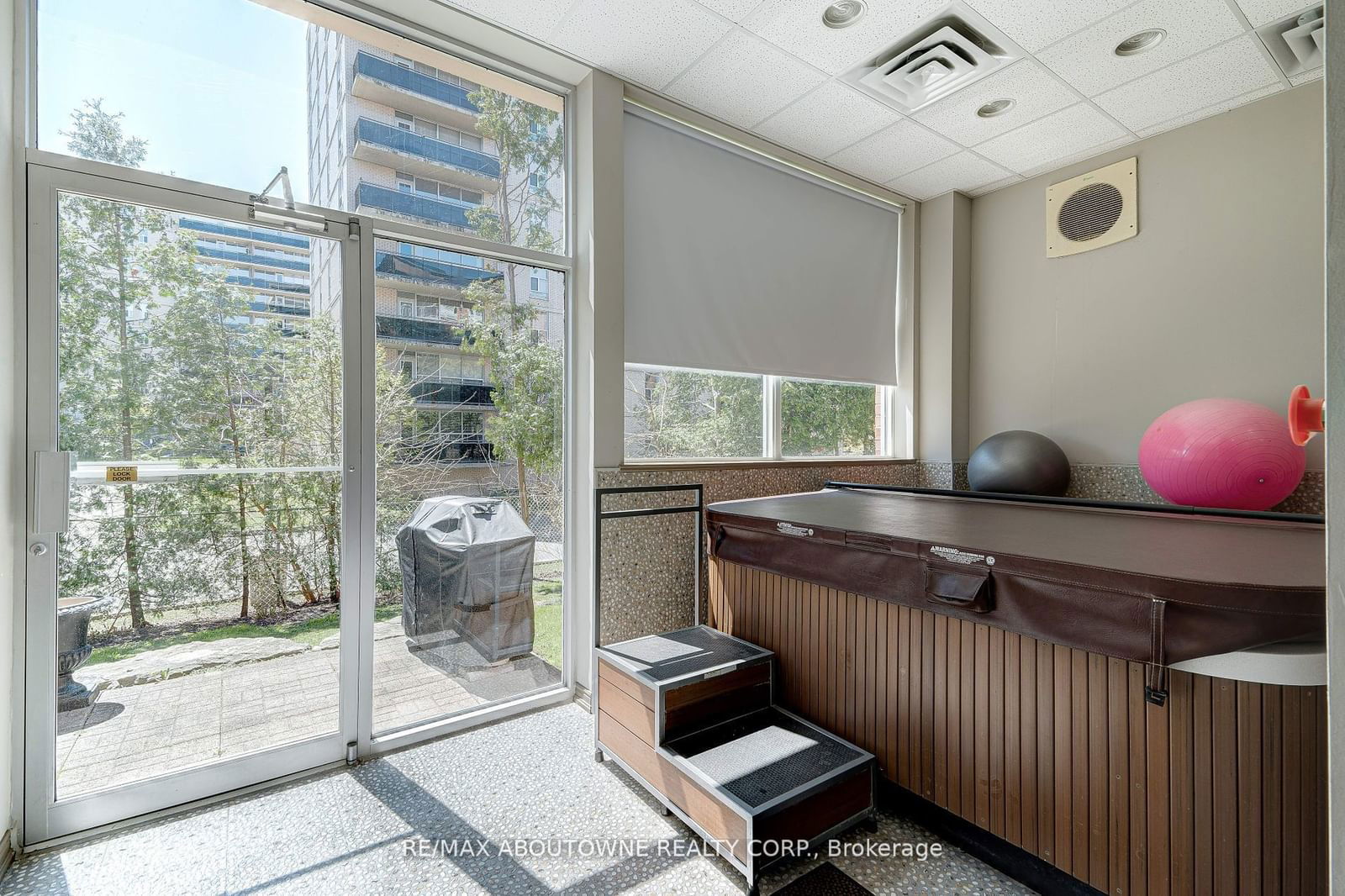 5194 Lakeshore Rd, unit 305 for sale