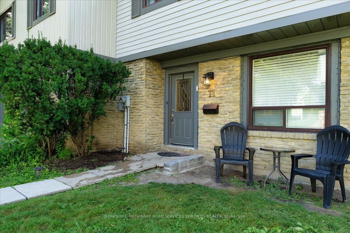 98 Falconer Dr, unit 11 for sale - image #32