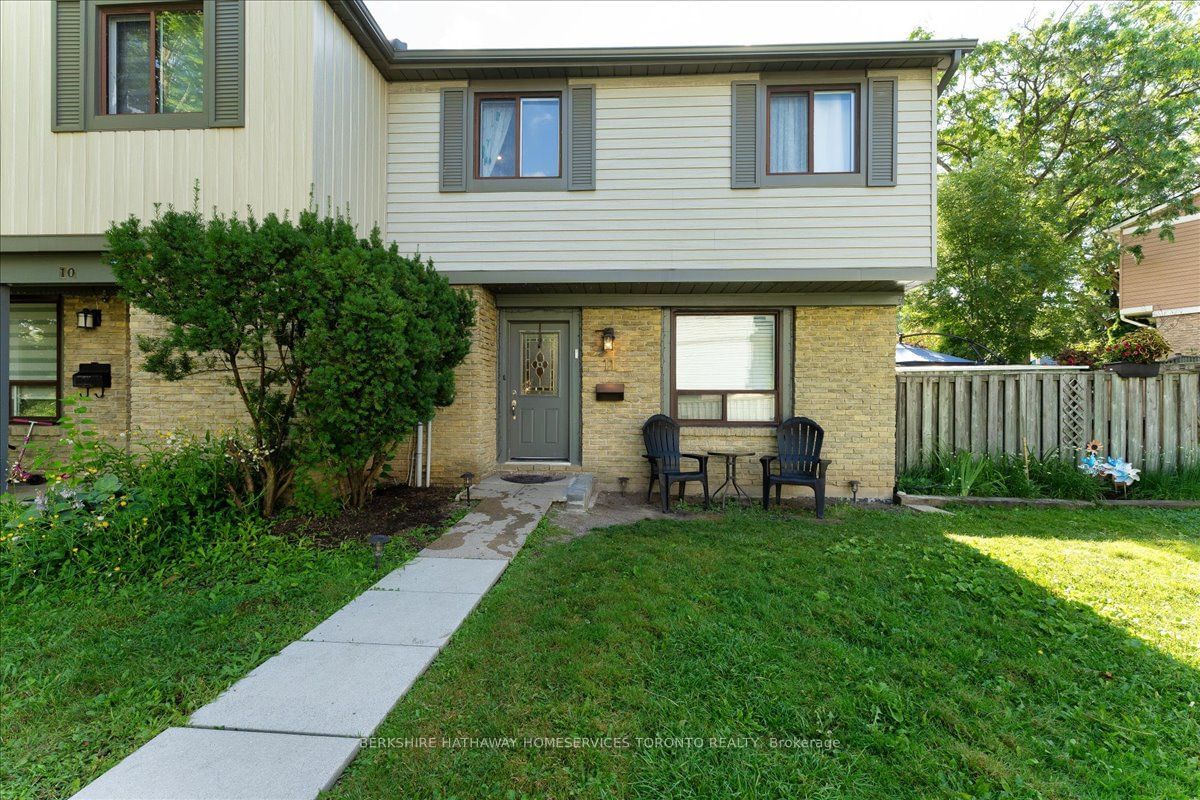 98 Falconer Dr, unit 11 for sale - image #33