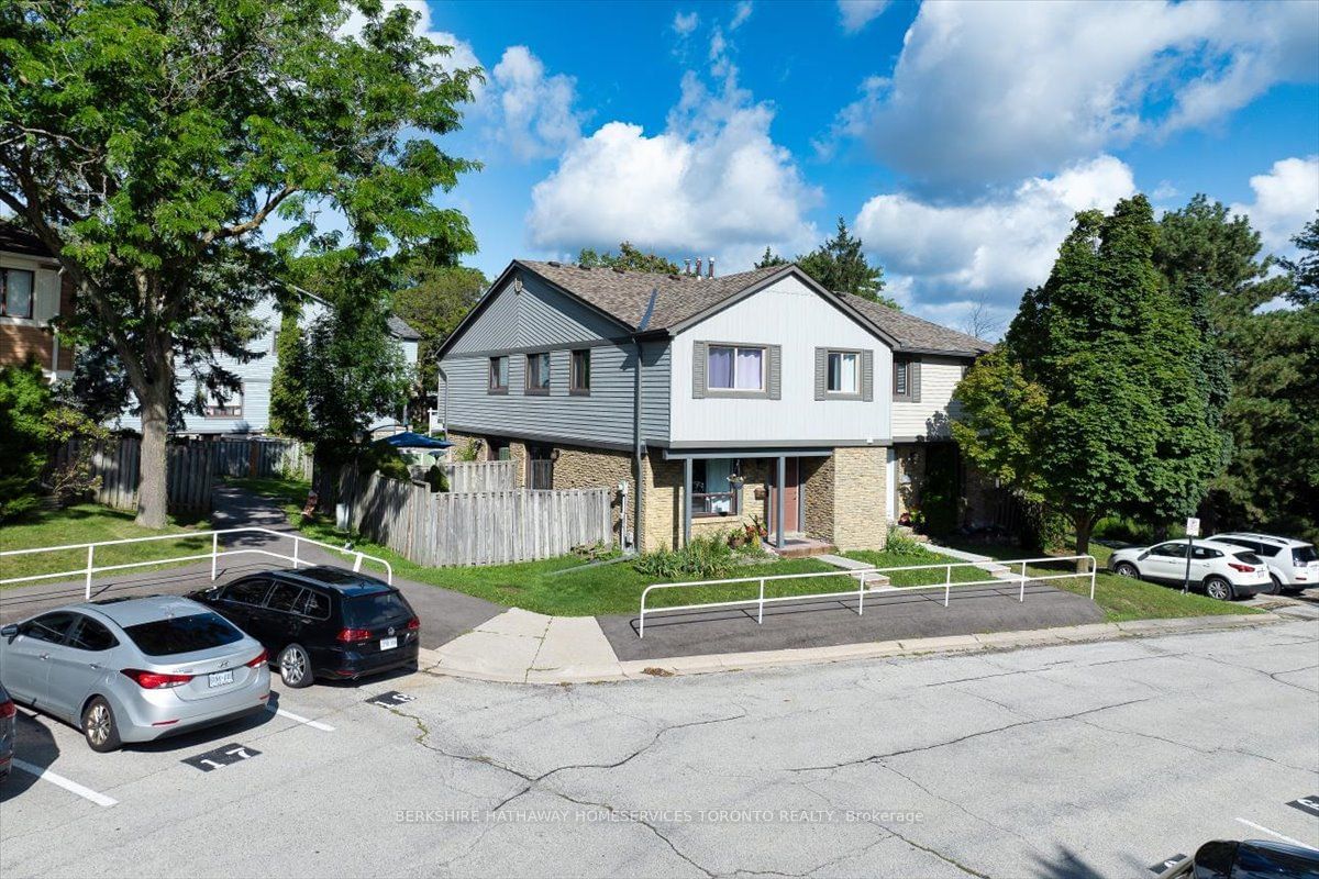 98 Falconer Dr, unit 11 for sale - image #37