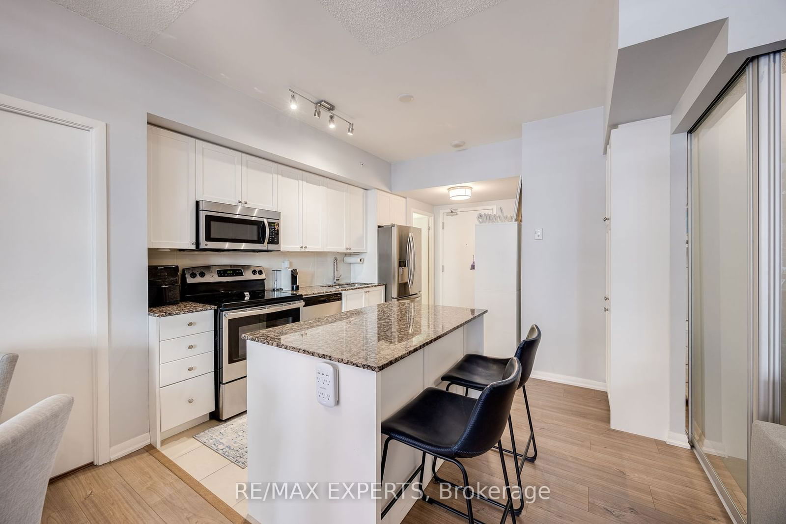 830 Lawrence Ave, unit 231 for sale - image #2