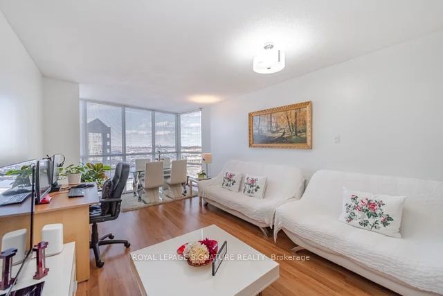 50 Eglinton Ave, unit 904 for sale