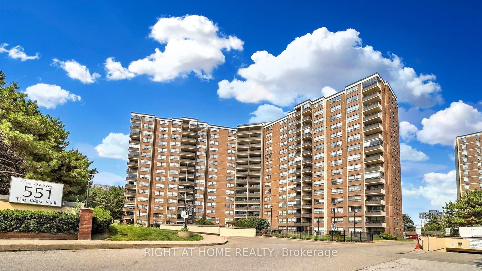 551 The West Mall Ave, unit 611 for sale - image #34