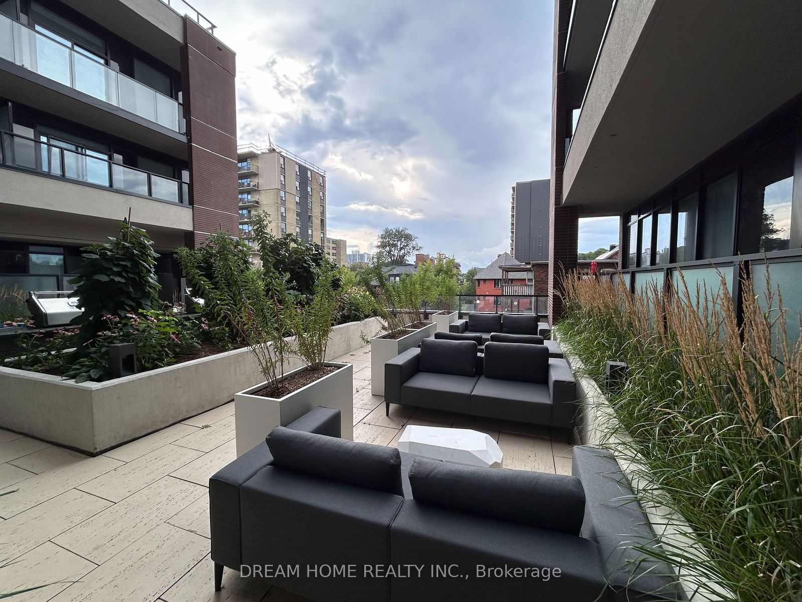 270 Dufferin St, unit 416 for rent