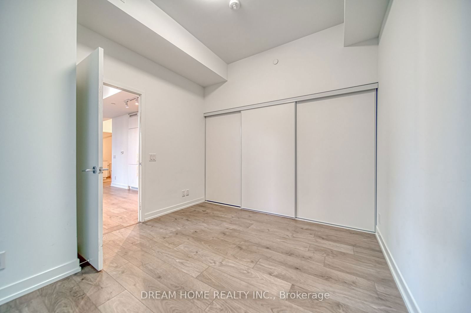 270 Dufferin St, unit 416 for rent