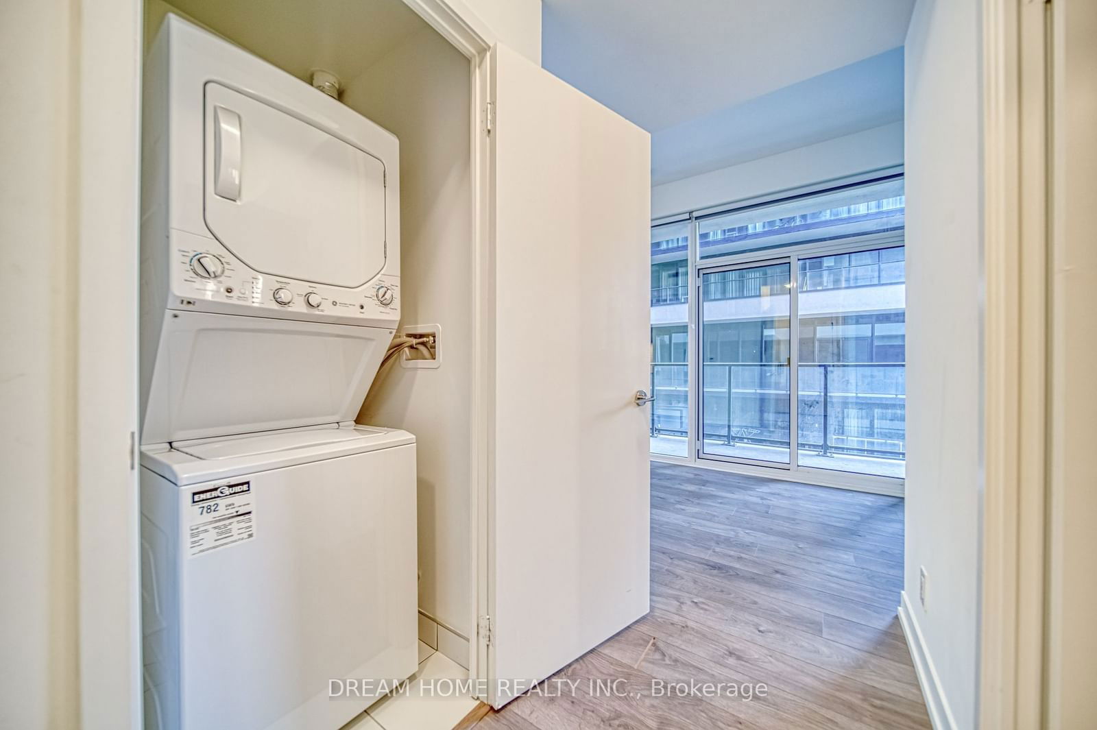 270 Dufferin St, unit 416 for rent