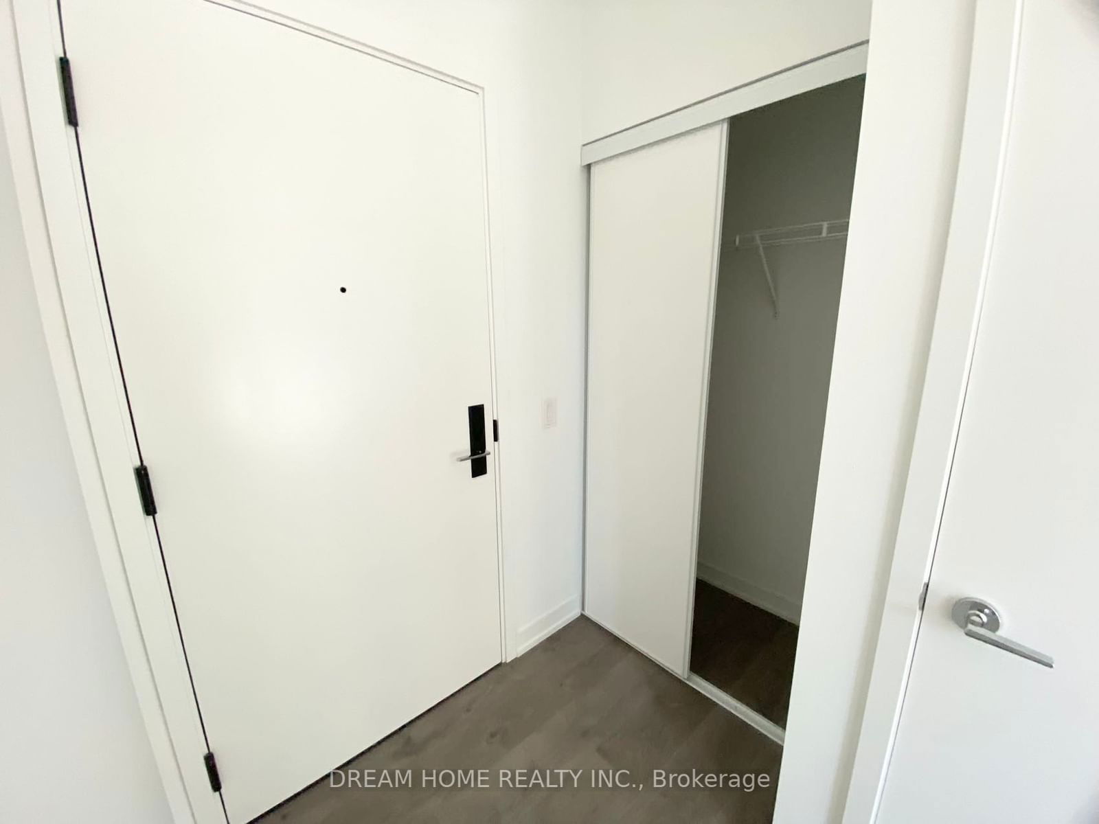 270 Dufferin St, unit 416 for rent