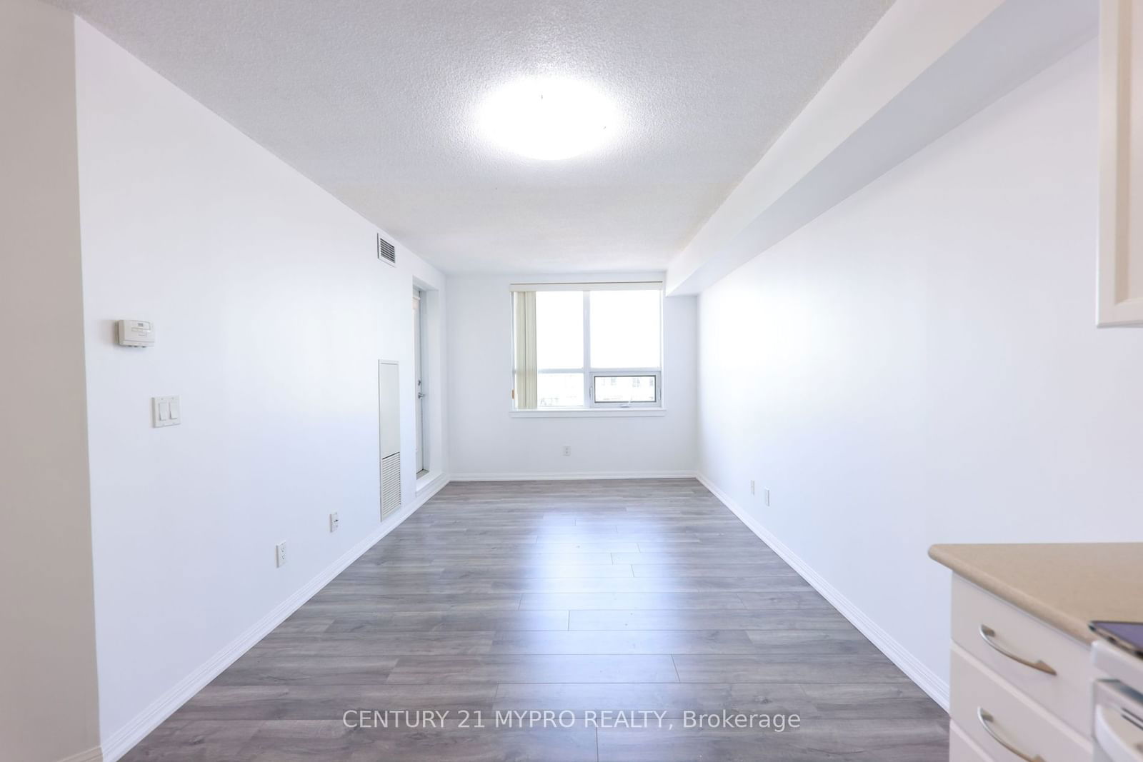 4 Elsinore Path, unit 614 for rent - image #3